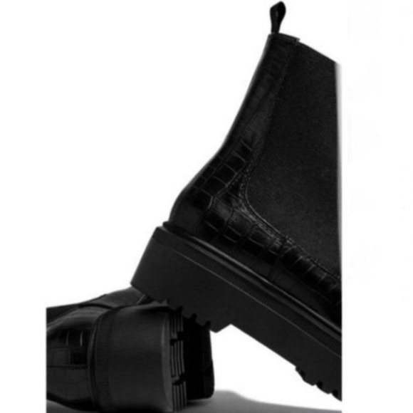 !! NEW !! Black Embossed Croc Pull On Chelsea Lug Sole Boots - Picture 4 of 5